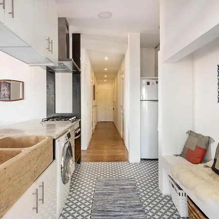 Joivy Cosy 2-bed Flat In Arroios