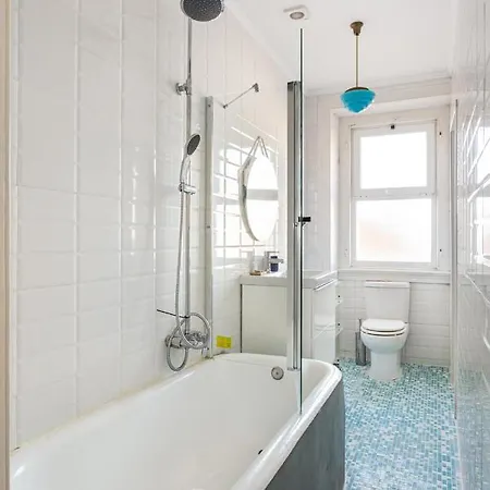 Joivy Cosy 2-bed Flat In Arroios Lisbon