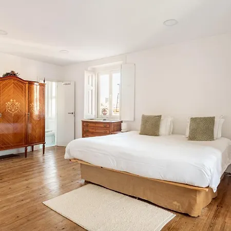 Joivy Cosy 2-bed Flat In Arroios * Lisbon